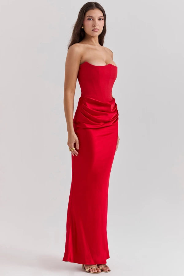 Beautifully Finished Dress in a Timeless Design