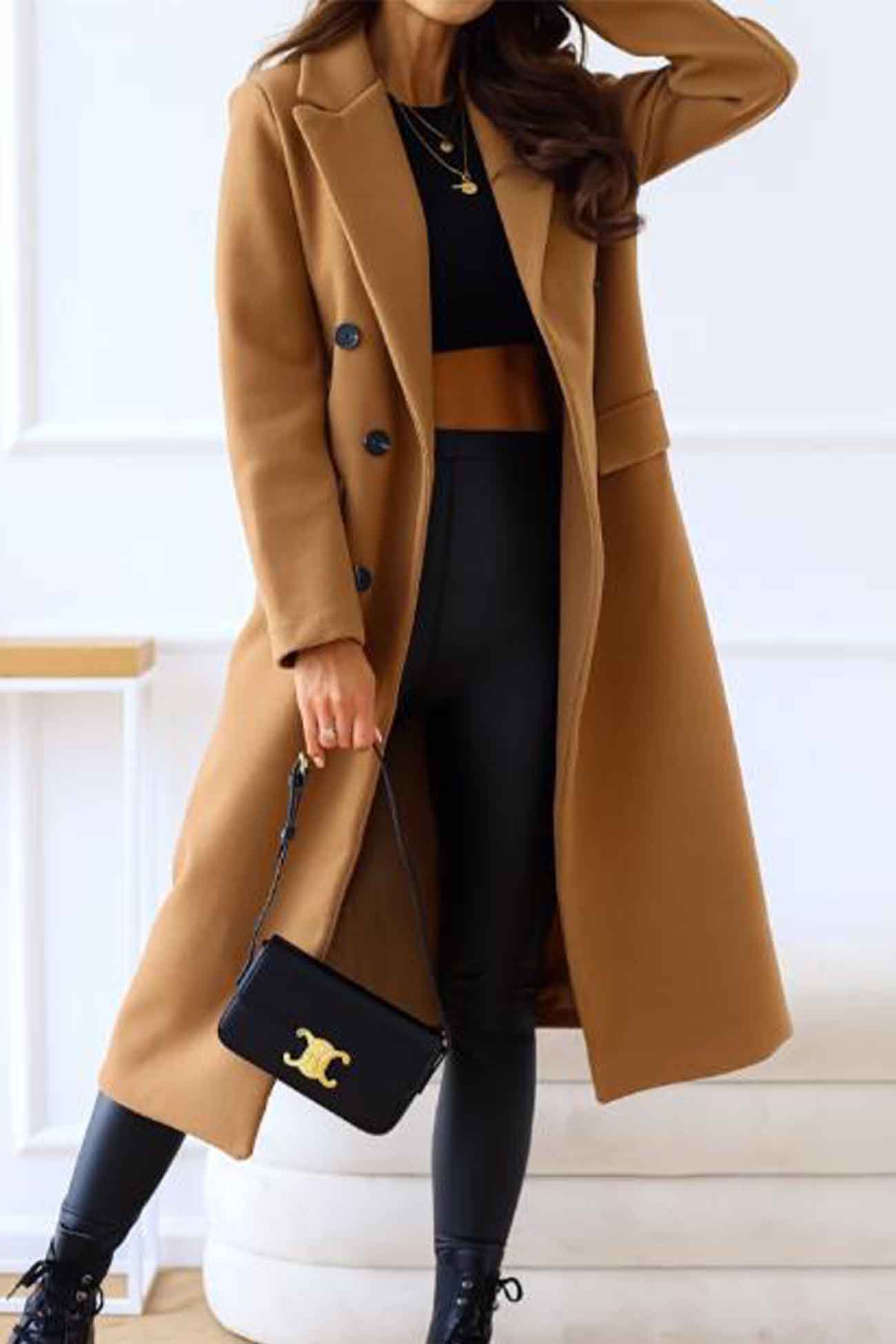 Well Tailored Coat with a Graceful Silhouette