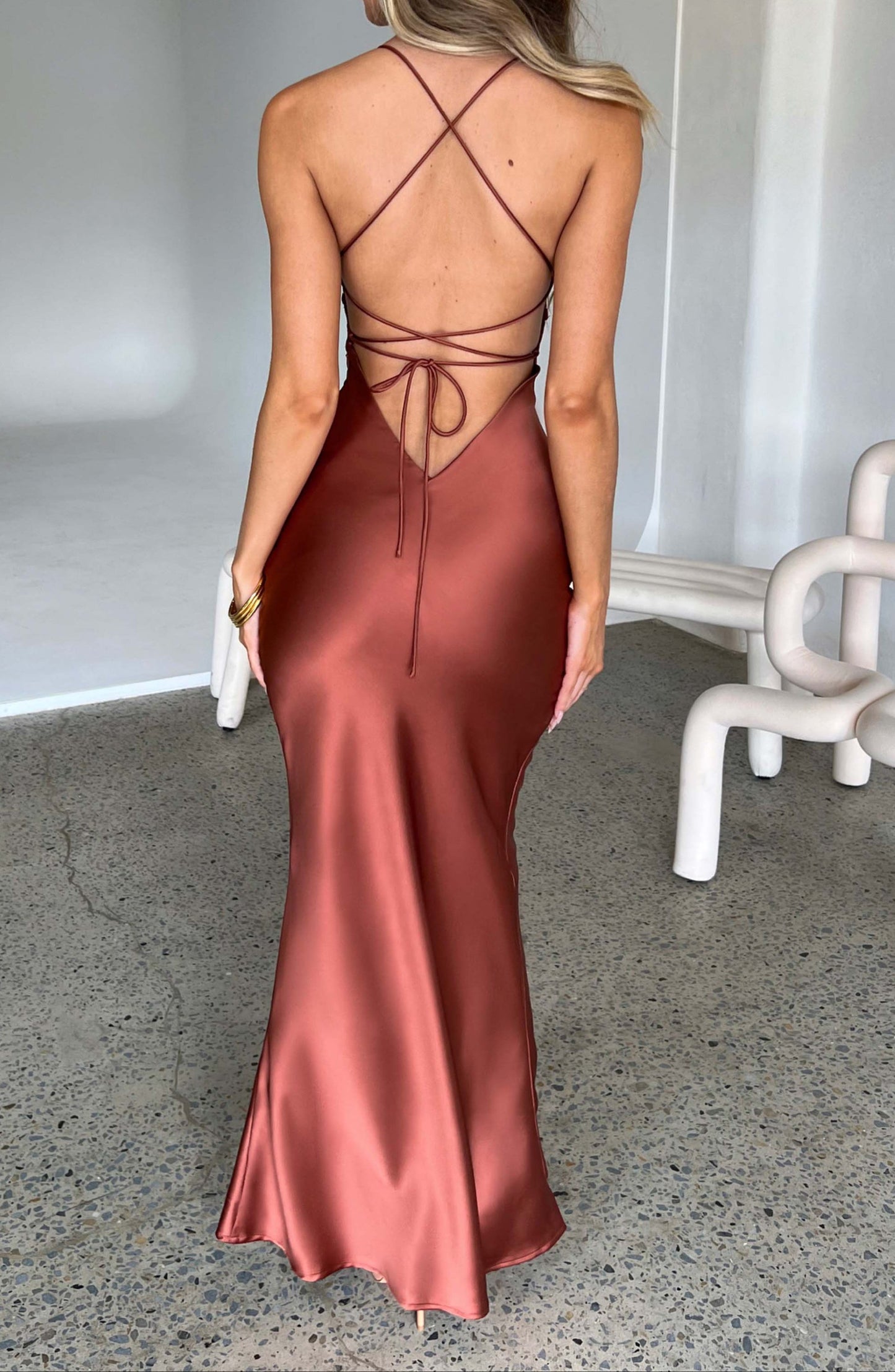 Well Tailored Dress with a Graceful Silhouette