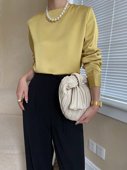 Beautifully Crafted Blouse in a Classic Style