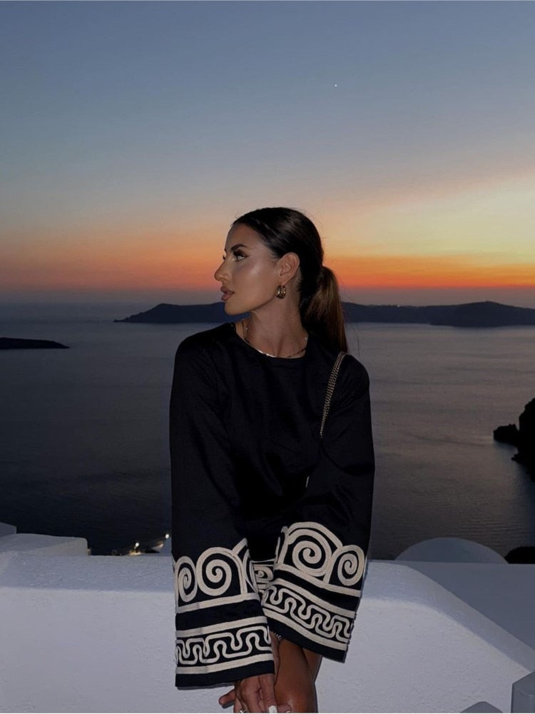 Gracefully Styled Dress for Any Occasion