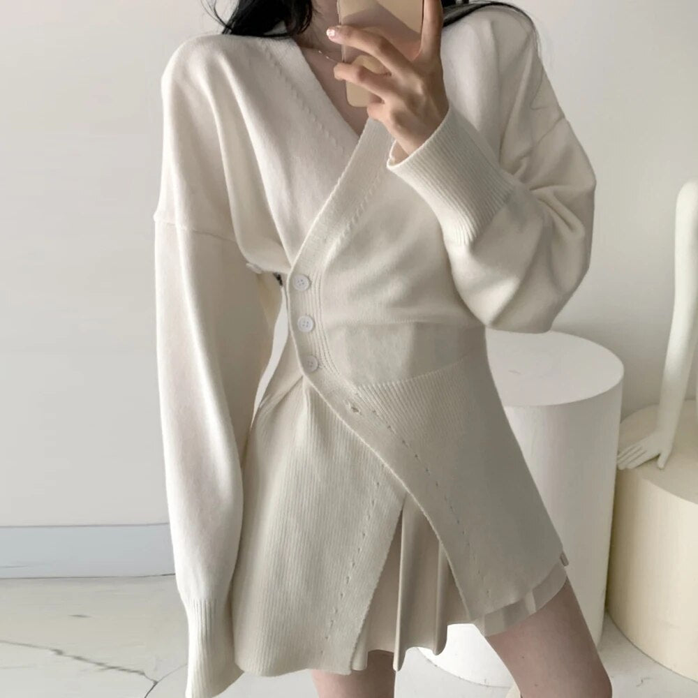 Well Tailored Sweater with a Graceful Silhouette