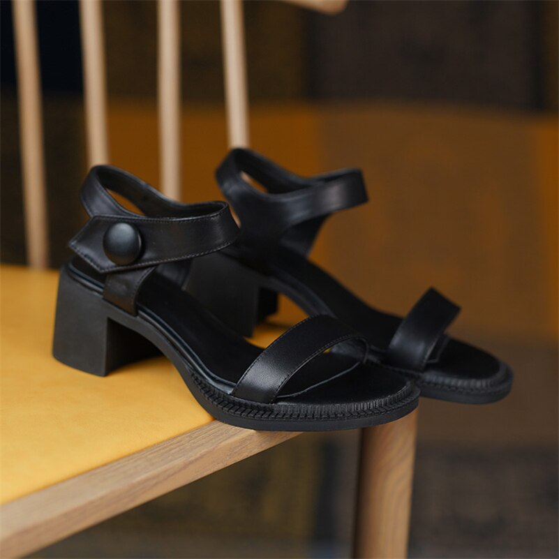 Well Tailored Sandals with a Graceful Silhouette