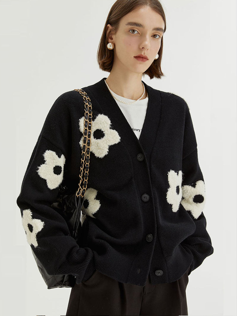 Effortlessly Elegant Cardigan with a Timeless Design