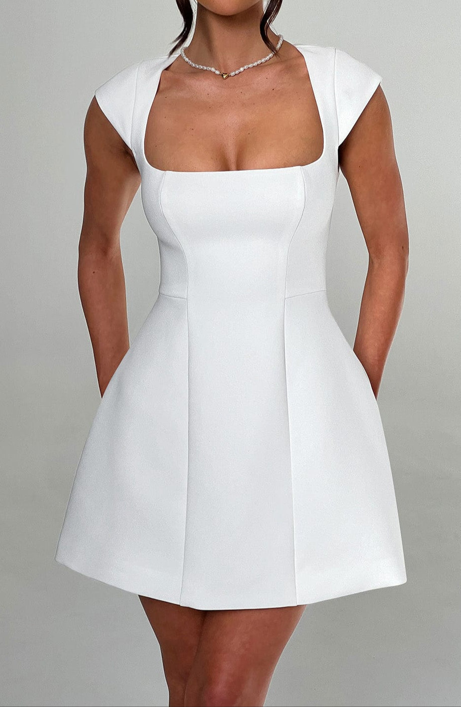 Effortlessly Elegant Dress with a Timeless Design