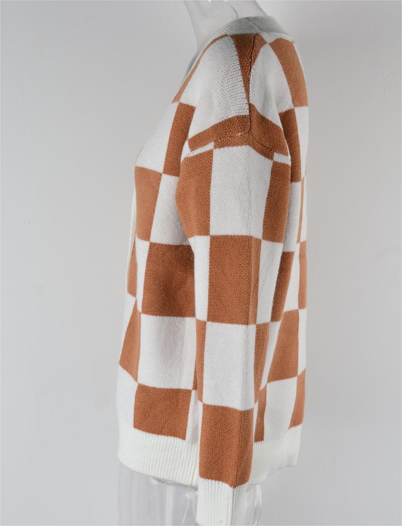 Well Tailored Cardigan with a Graceful Silhouette
