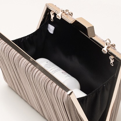 Effortlessly Elegant Bag with a Timeless Design
