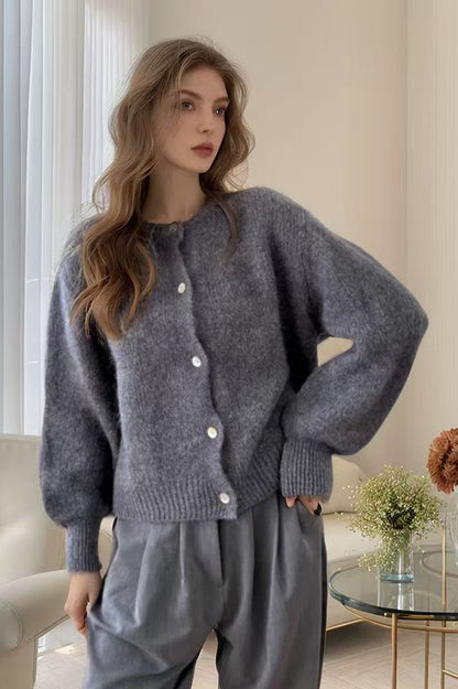 Well Tailored Cardigan with a Graceful Silhouette
