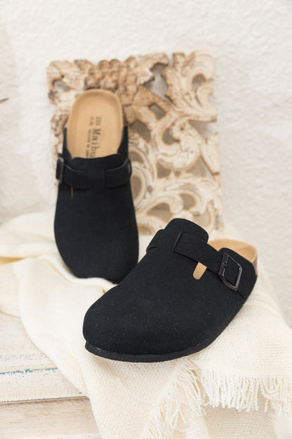Sophisticated Garment with a Clean Classic Look