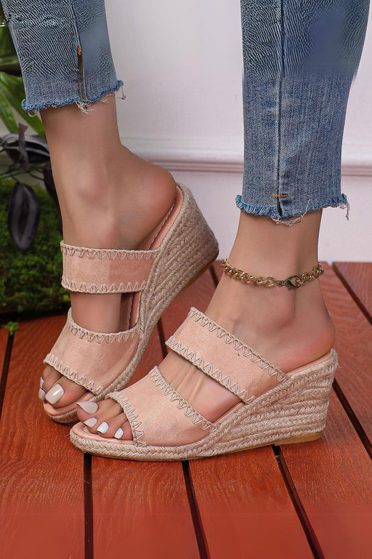 Classic Vintage Sandals with a Flattering Fit