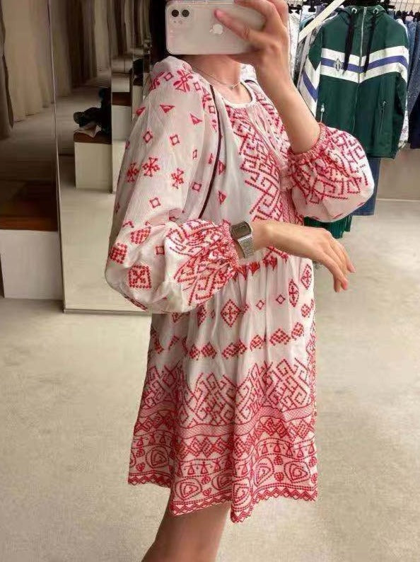 Classic Vintage Dress with a Flattering Fit