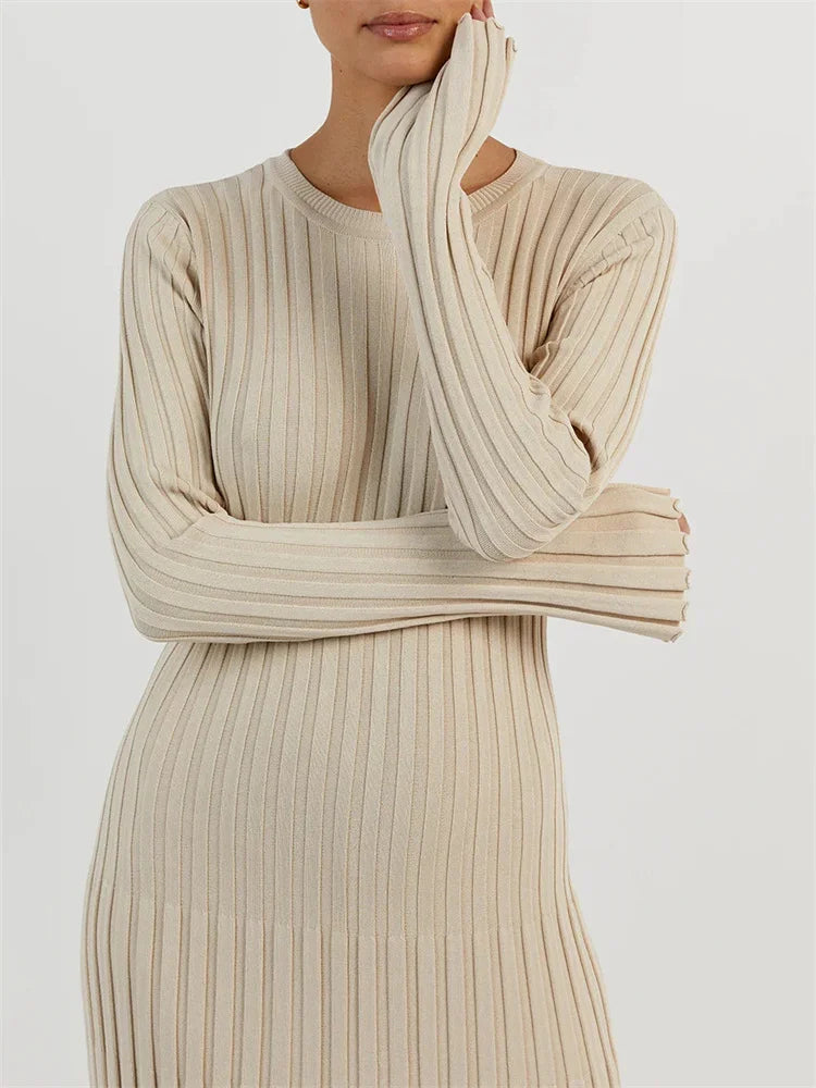 Effortlessly Elegant Dress with a Timeless Design