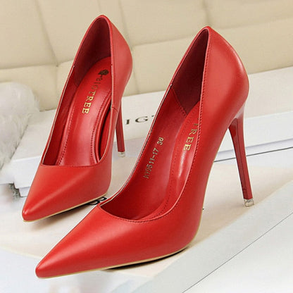 A Vintage Style Heels with Delicate Timeless Details