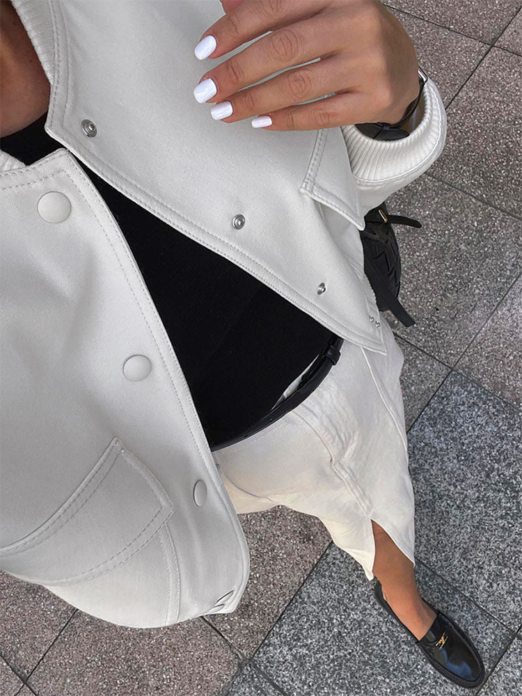 Well Tailored Jacket with a Graceful Silhouette