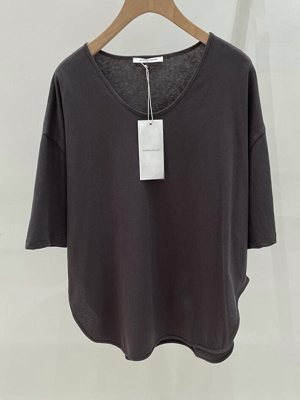 Well Tailored T-Shirt with a Graceful Silhouette