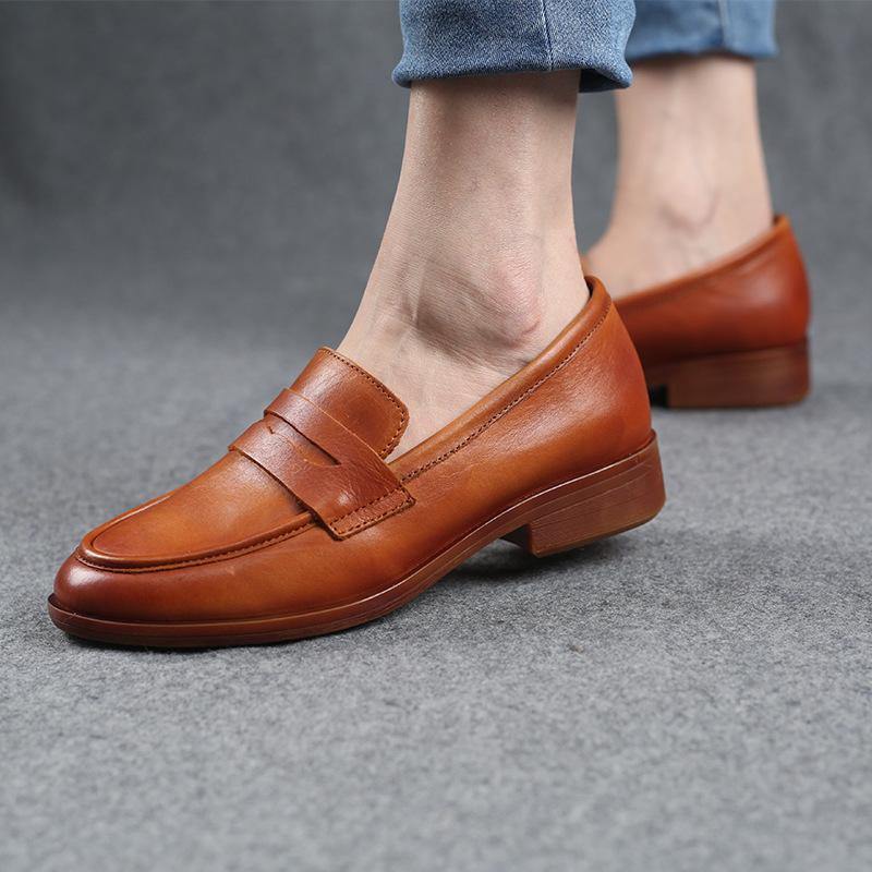 Effortlessly Elegant Shoes with a Timeless Design