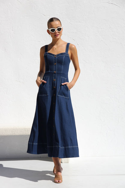 Sophisticated Dress with a Clean Classic Look