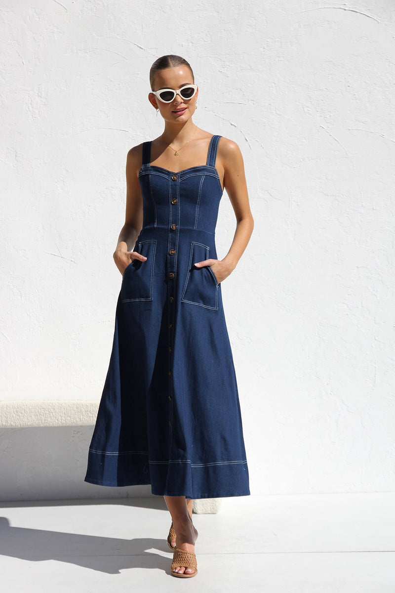Sophisticated Dress with a Clean Classic Look