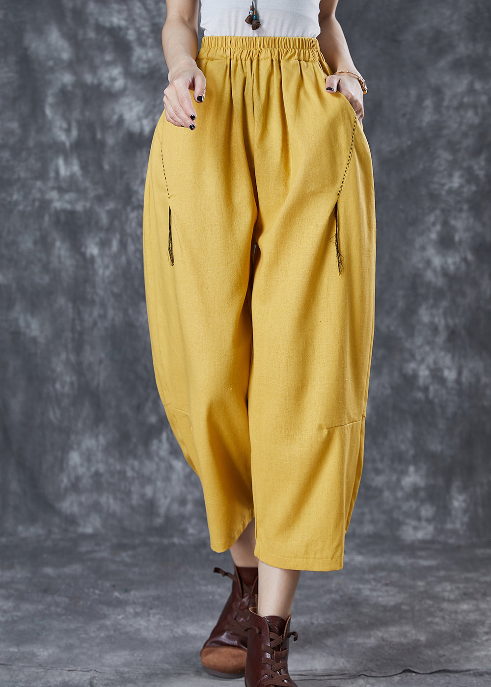 Effortlessly Elegant Pants with a Timeless Design