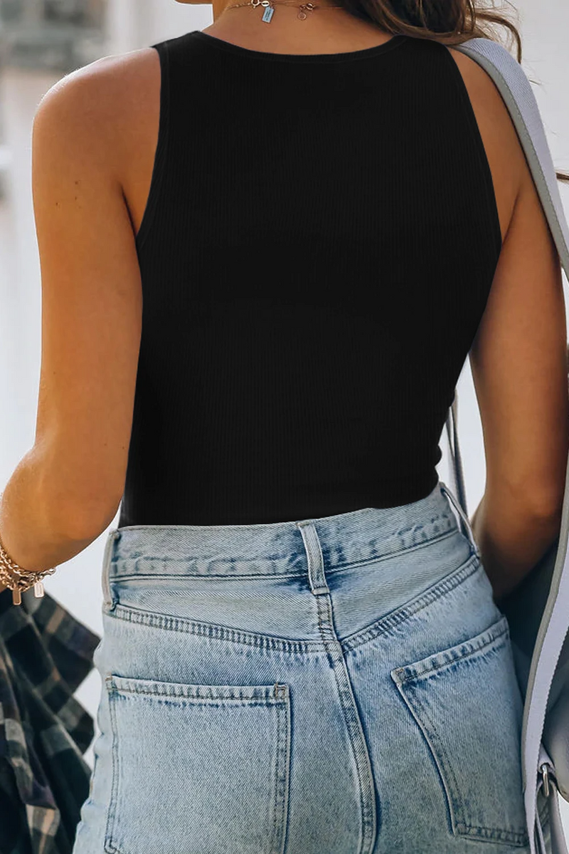 Well Tailored Top with a Graceful Silhouette