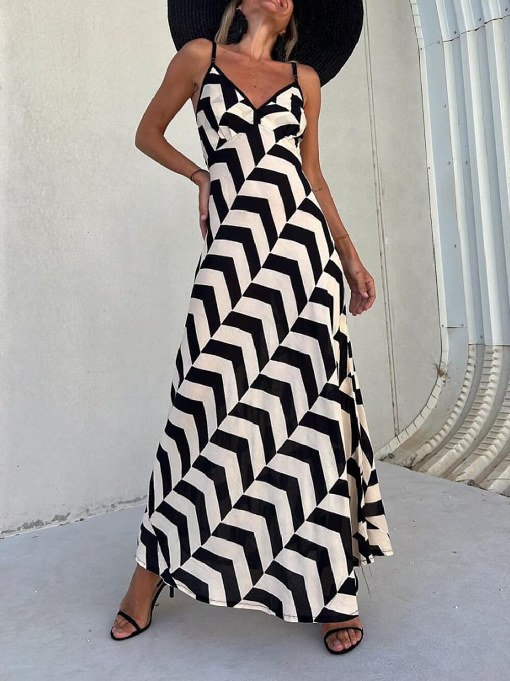 Beautifully Crafted Dress in a Classic Style