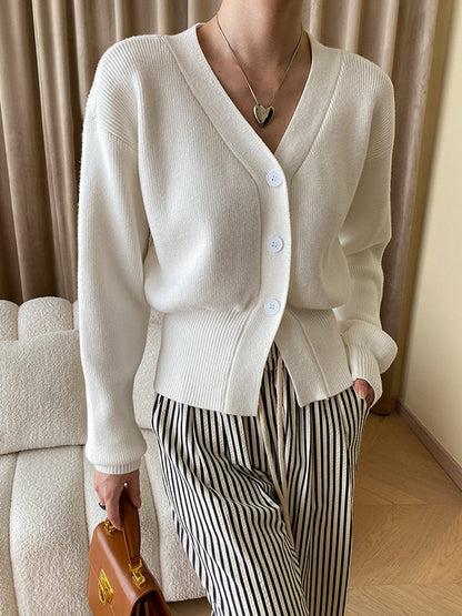 Well Tailored Cardigan with a Graceful Silhouette