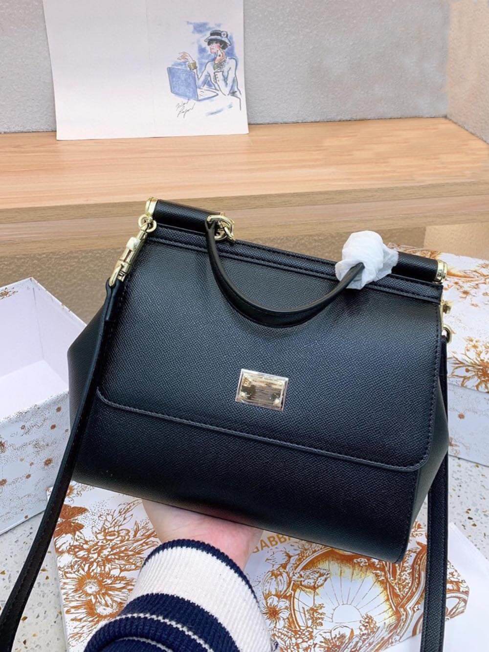Classic Vintage Bag with a Flattering Fit