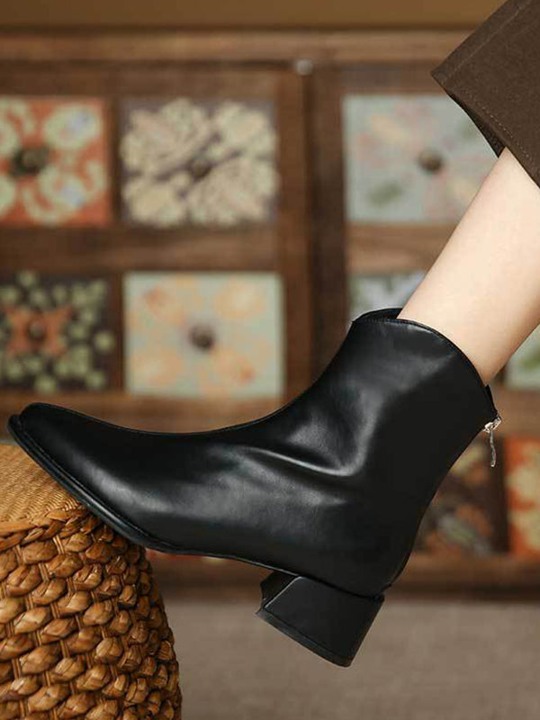 Effortlessly Elegant Boots with a Timeless Design