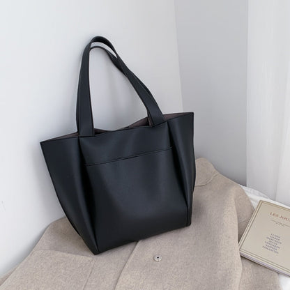 Beautifully Finished Bag in a Timeless Design