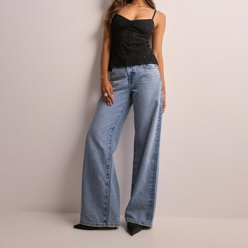 Effortlessly Elegant Top with a Timeless Design