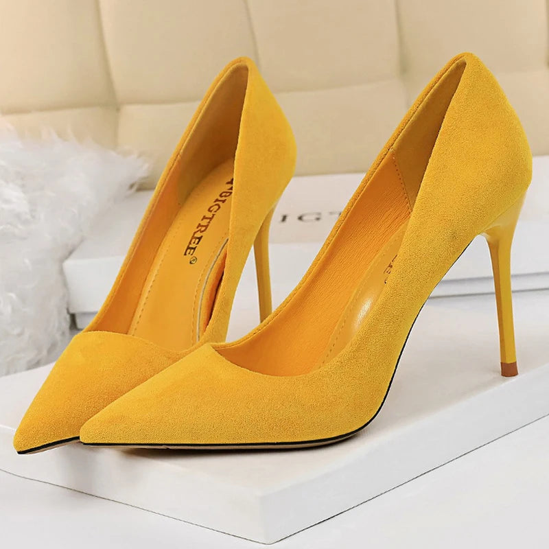 Classic Vintage Heels with a Flattering Fit