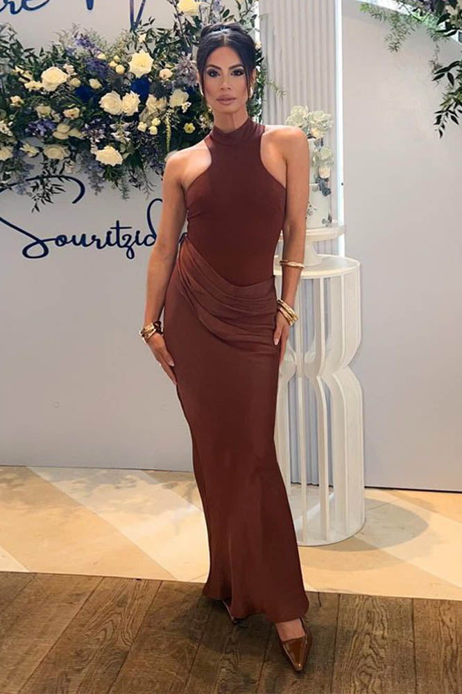 Effortlessly Elegant Dress with a Timeless Design