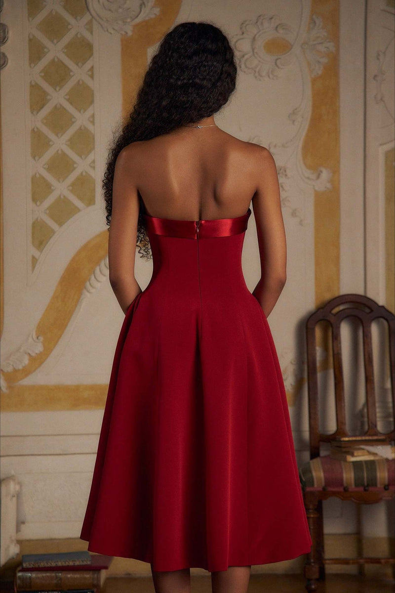 Well Tailored Dress with a Graceful Silhouette