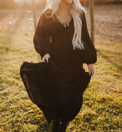 Beautifully Finished Dress in a Timeless Design