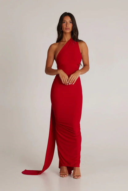 Well Tailored Garment with a Graceful Silhouette