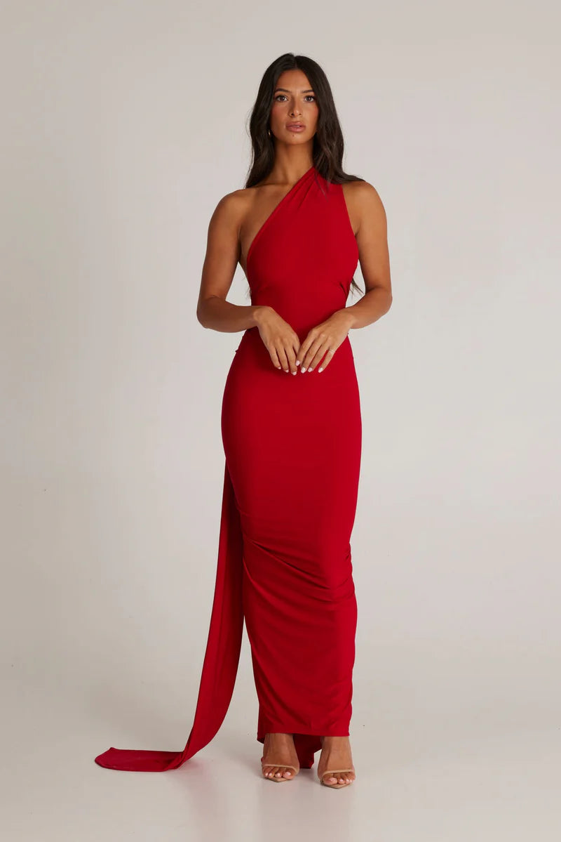 Well Tailored Garment with a Graceful Silhouette