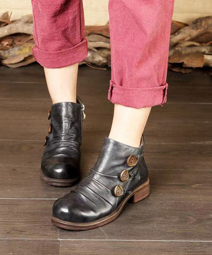 Effortlessly Elegant Boots with a Timeless Design