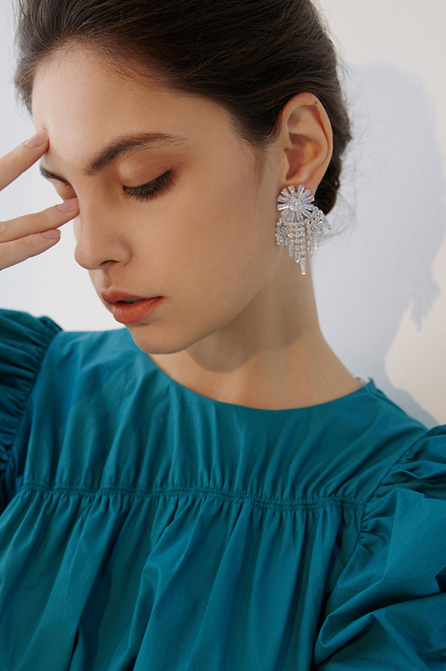 Effortlessly Elegant Garment with a Timeless Design