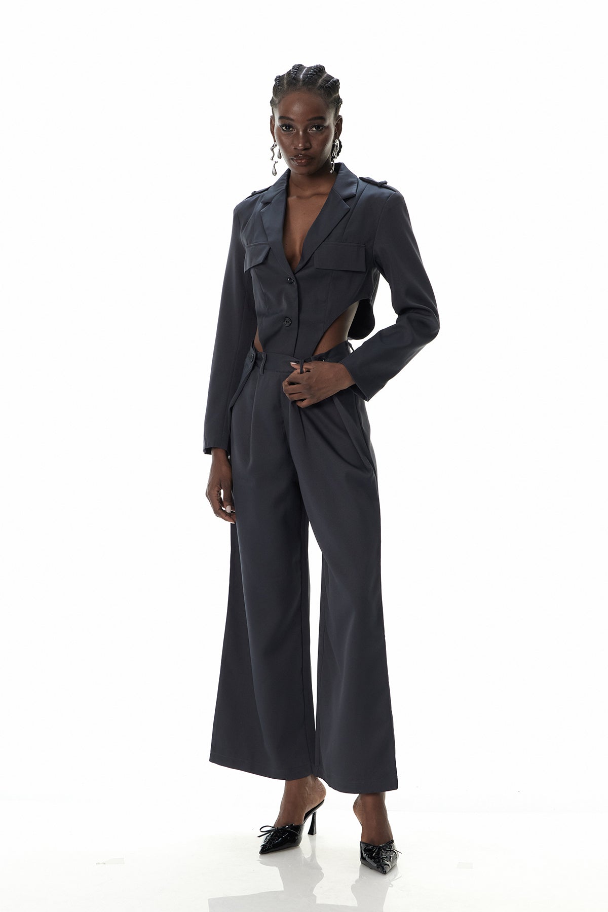 Well Tailored Pants with a Graceful Silhouette