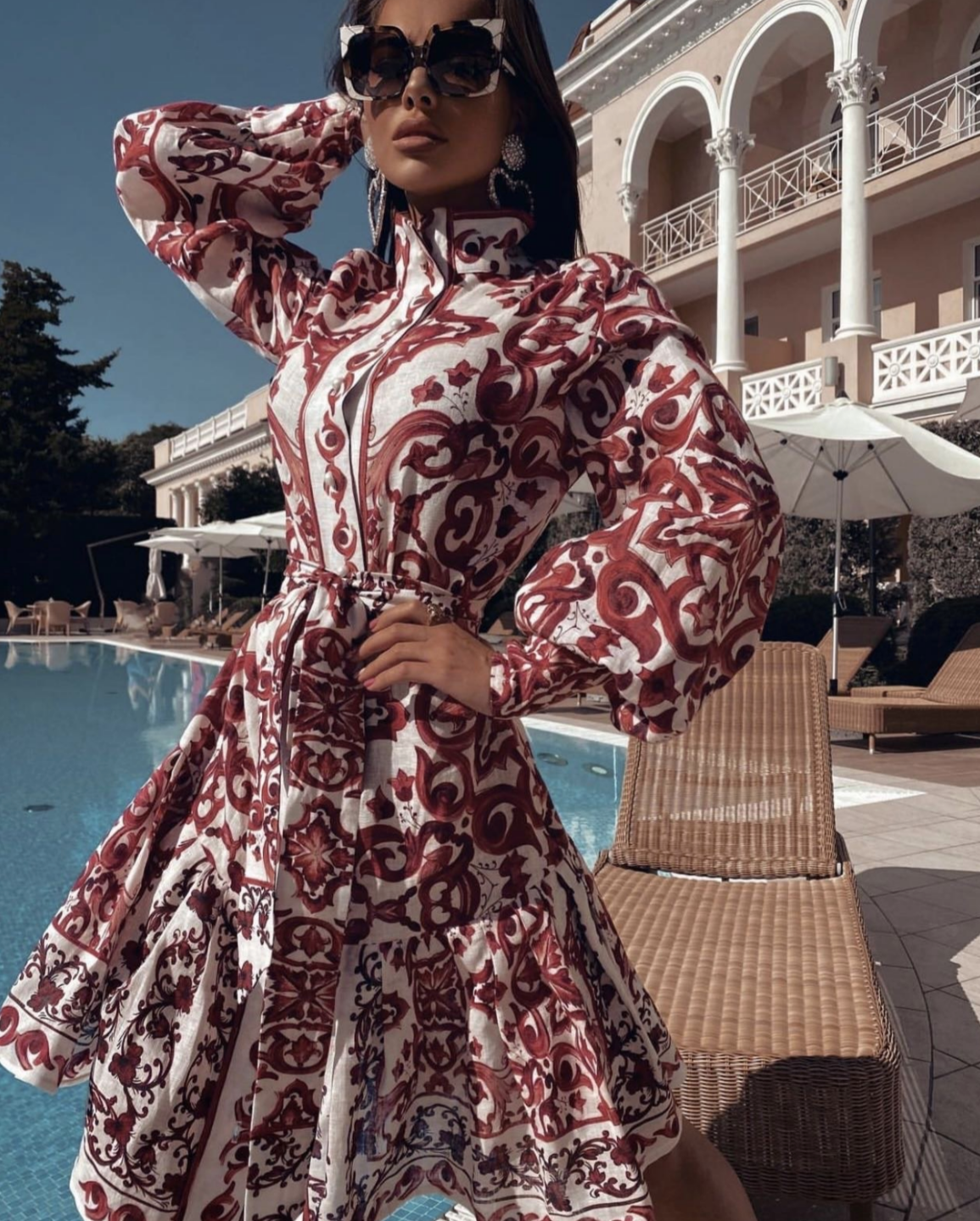 Beautifully Finished Dress in a Timeless Design