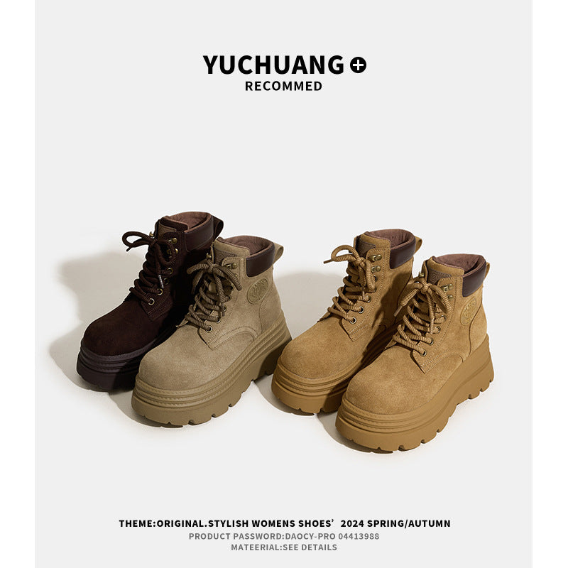 Effortlessly Elegant Boots with a Timeless Design