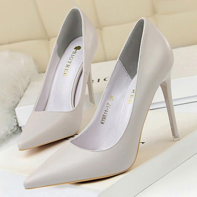 A Vintage Style Heels with Delicate Timeless Details