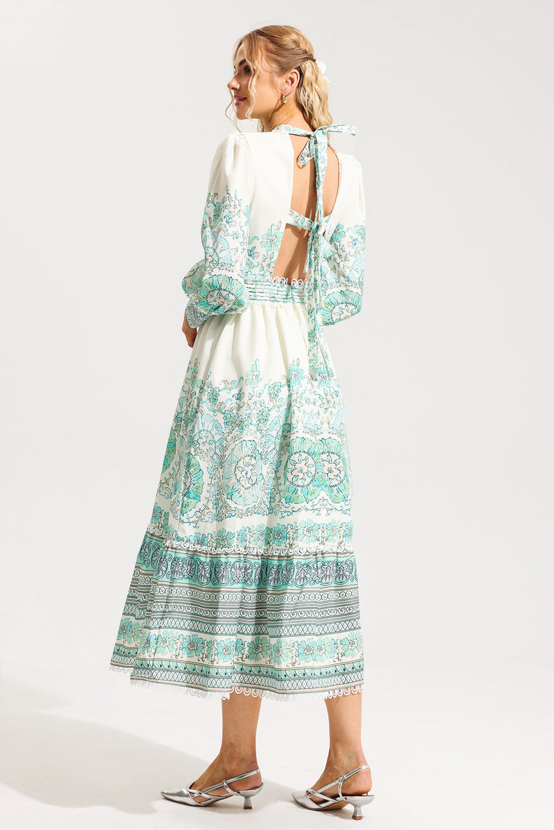 Well Tailored Dress with a Graceful Silhouette