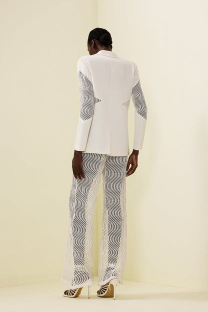Effortlessly Elegant Pants with a Timeless Design
