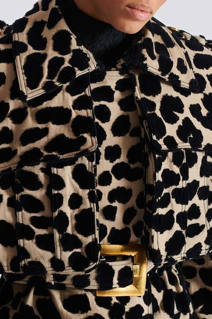 Well Tailored Coat with a Graceful Silhouette