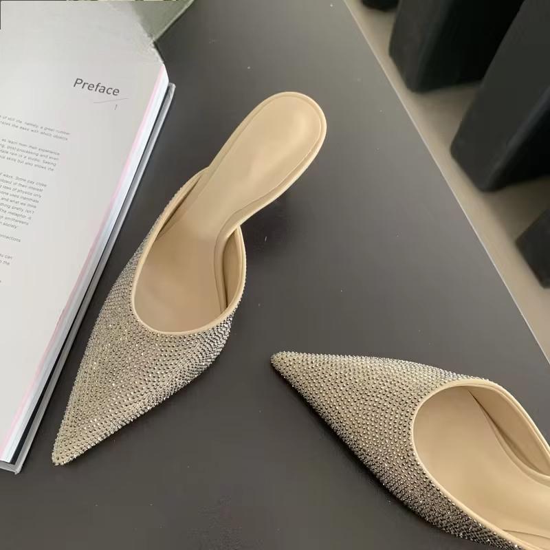 Polished Heels with an Effortless Classic Look
