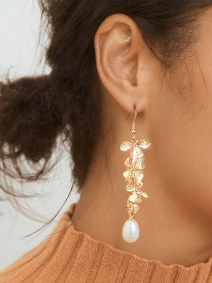 Effortlessly Elegant Garment with a Timeless Design
