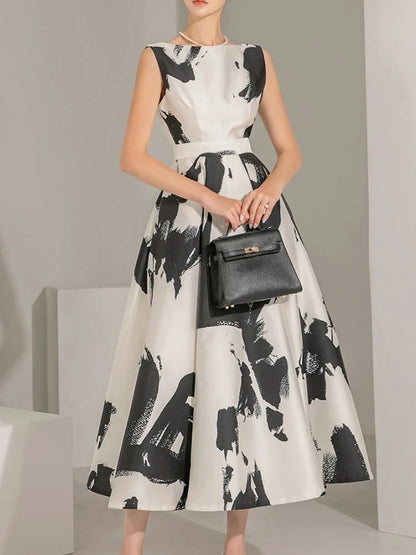 Classic Vintage Dress with a Flattering Fit