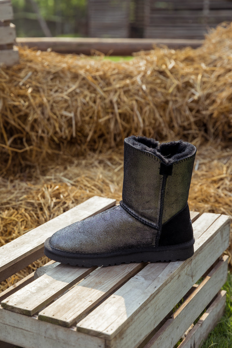 Effortlessly Elegant Garment with a Timeless Design