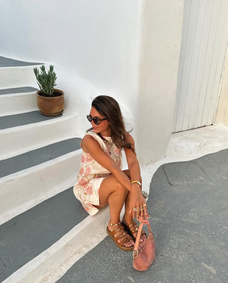Effortlessly Elegant Dress with a Timeless Design